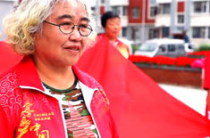  “國旗奶奶”張秀英故事主人公：長春市寬城區柳影街道辦事處富豐家園小區黨支部書記 張秀英