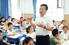  甘做教育事業的一枚“棋子”故事主人公：長春市樹勛小學校長 任國權