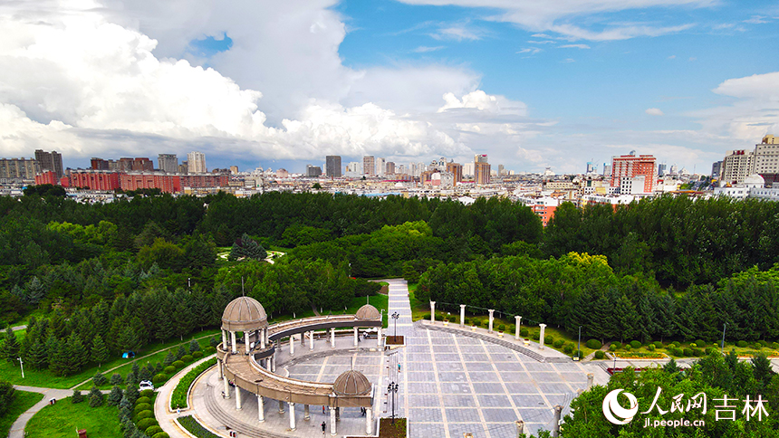吉林“高顏值”藍天白云在線。人民網 李成偉攝