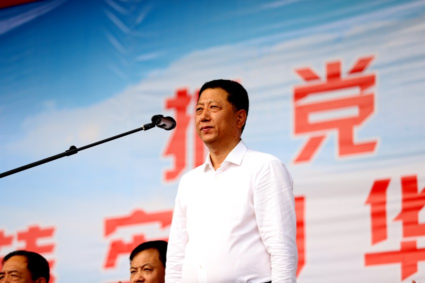 州人大常委會副主任、市委書記劉巖智