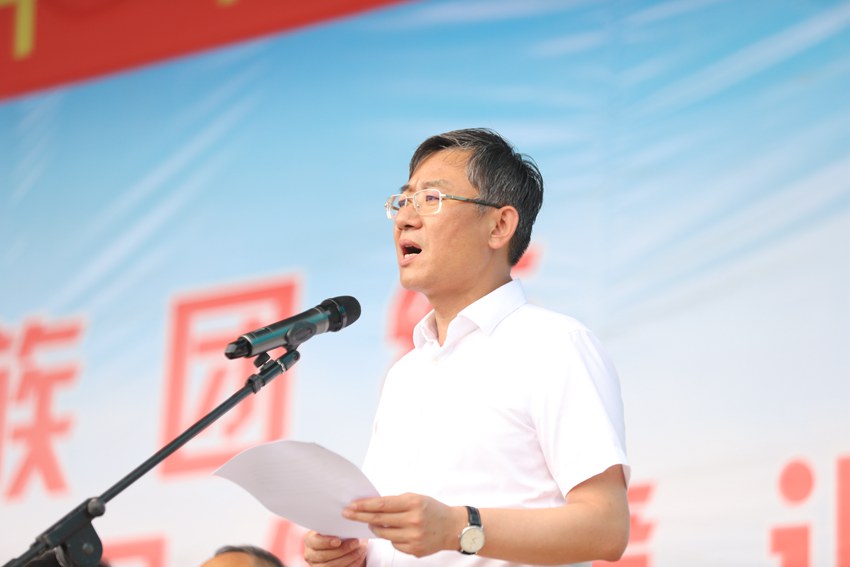 市委副書記、市長唐振生主持開幕式。