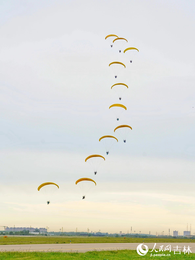 8月26日，“2022年空軍航空開放活動·長春航空展”正式開幕。人民網 李洋 攝