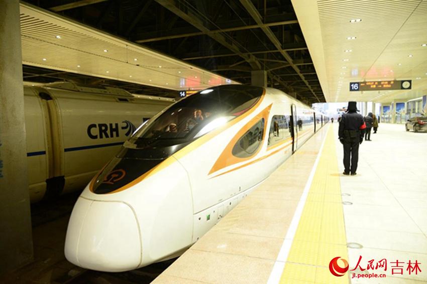 2021年12月24日，敦白高鐵正式開通運營（資料圖片）。人民網 李洋攝