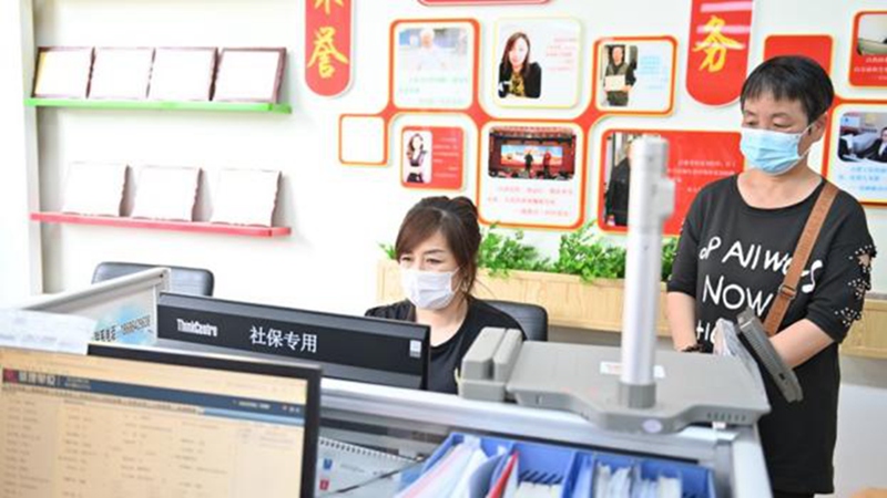 南關區民康街道九圣祠社區社保窗口。（長春市社保局供圖）