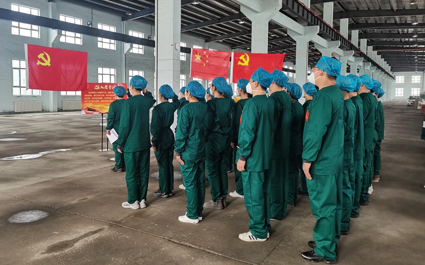 《第七方艙醫院的入黨儀式》。衣丹 攝