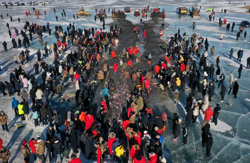 《哈爾淖大冬捕》。溫鵬 攝