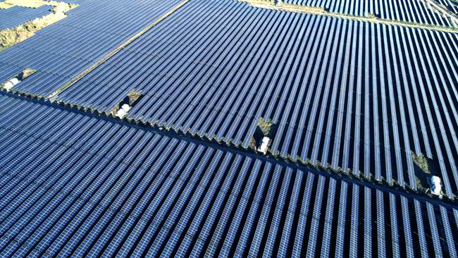 吉電股份廣東仁化光伏電站。