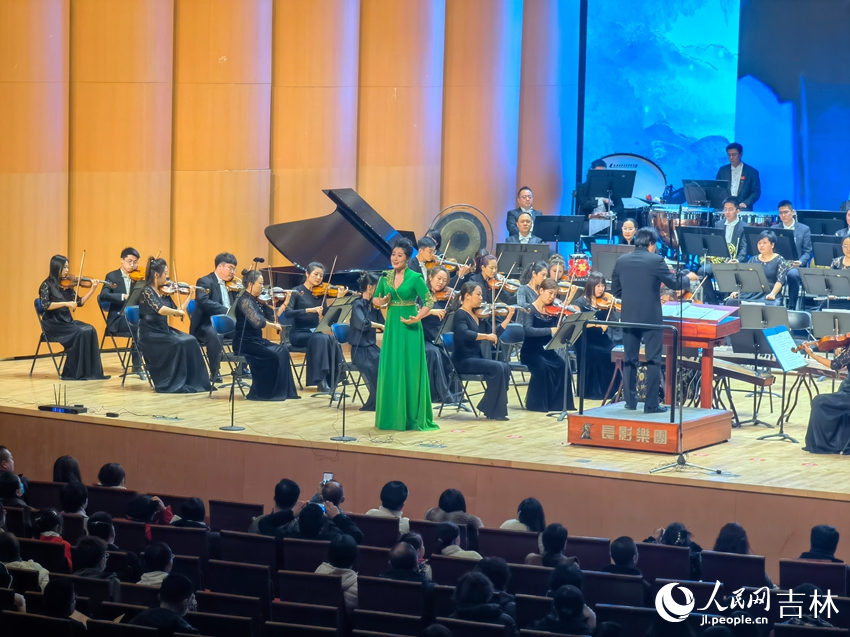 女聲獨唱《貂蟬已隨清風去》。人民網 馬俊華攝