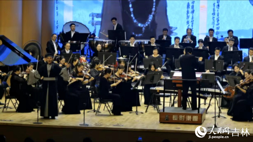 男聲獨唱《好漢歌》。人民網 馬俊華攝