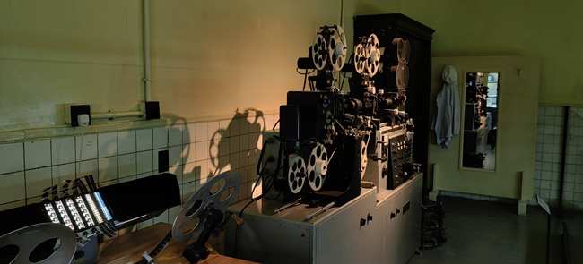 早期用于制作特效的技巧印片機。