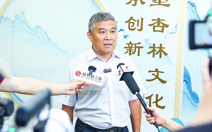 長春中醫藥大學附屬第三臨床醫院副院長朱國琪接受媒體采訪。（王振東 攝）