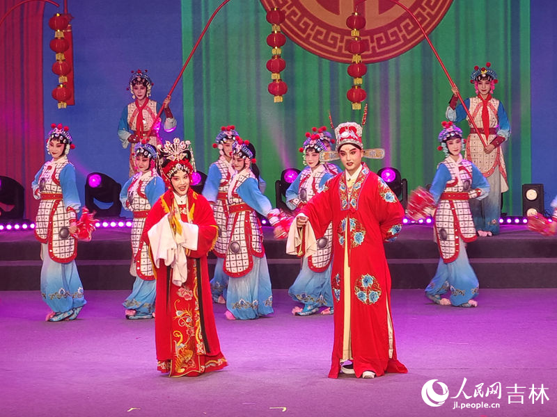 第七屆吉林省消夏避暑全民休閑季暨“精彩夜吉林”消夏演出季啟動儀式現場。人民網記者 關思聰攝