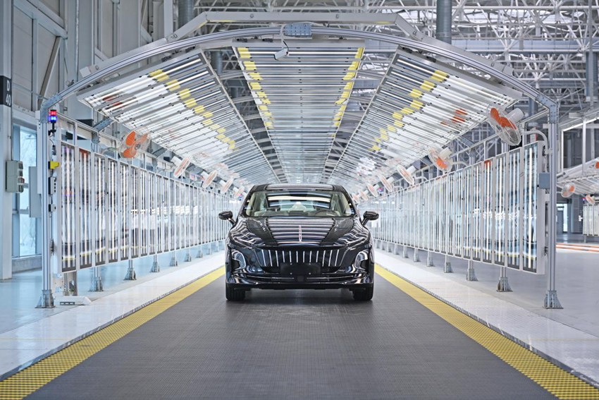 一汽紅旗制造中心，紅旗新能源車型E-QM5下線。 （中國一汽供圖）