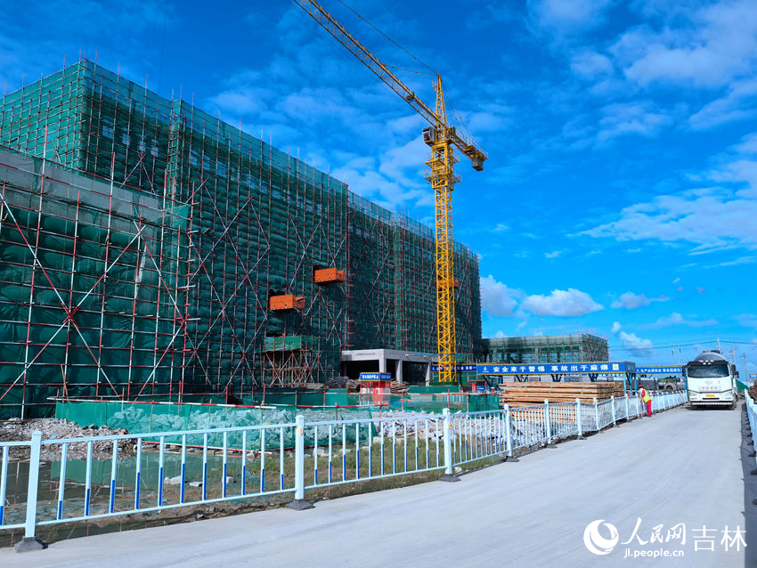 大安風光制綠氫合成氨一體化示范項目建設如火如荼。人民網記者 馬俊華攝