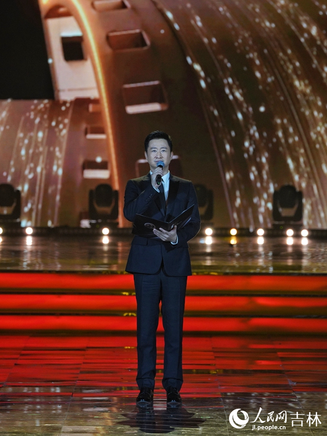 演員吳京講述《讓中國故事更精彩》。人民網記者 李洋攝