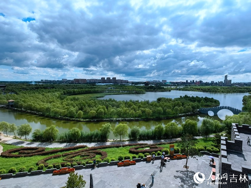 觀景臺遠眺。人民網記者 馬俊華攝