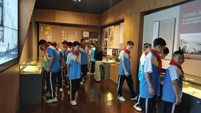 2023年五四青年節，德惠市博物館舉辦“五四共青團走進博物館”活動，讓青少年更好地了解德惠歷史文化。（資料圖片。德惠市博物館供圖）
