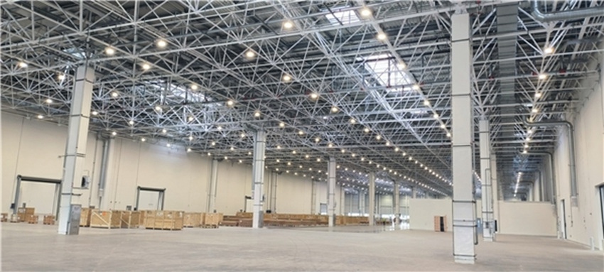 奧迪一汽新能源汽車項目高壓電池裝配車間、物流車間進入施工全面收尾階段。（資料圖片）