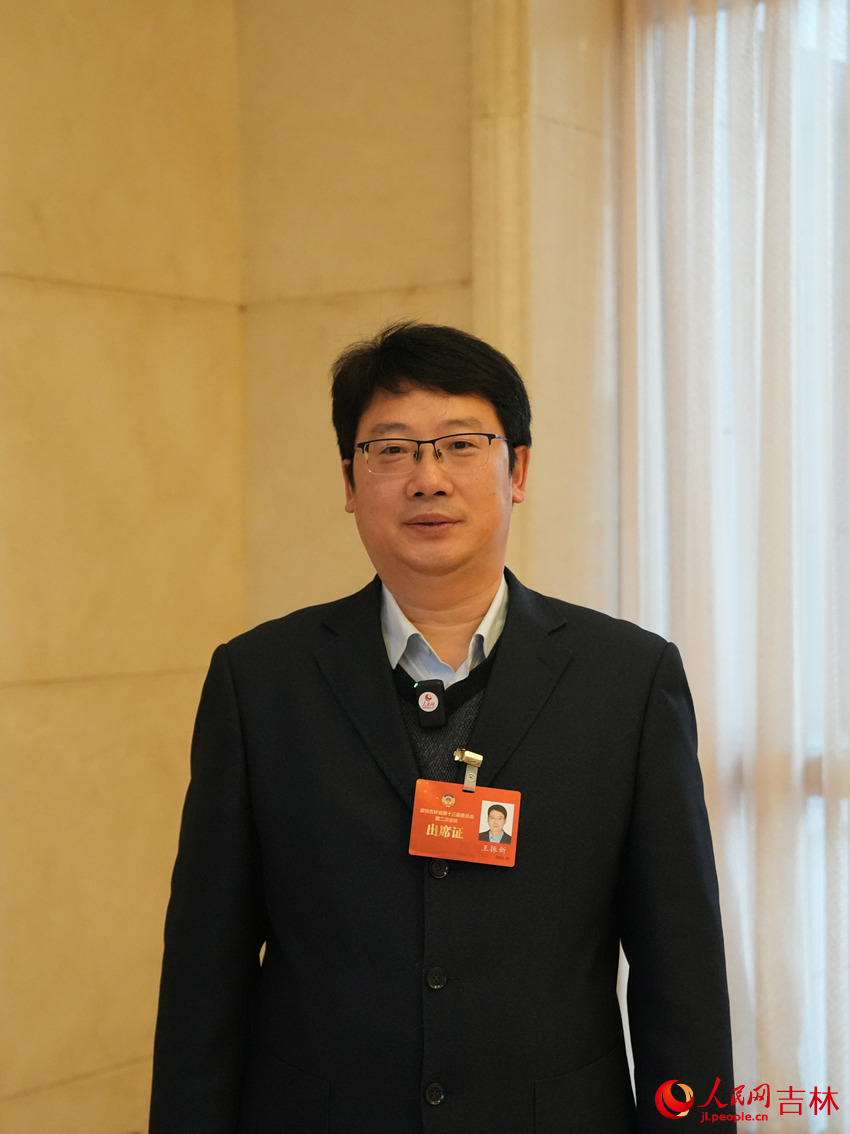 吉林省政協委員、中國科學院長春應化所電分析化學國家重點實驗室研究員王振新。人民網記者 李洋攝