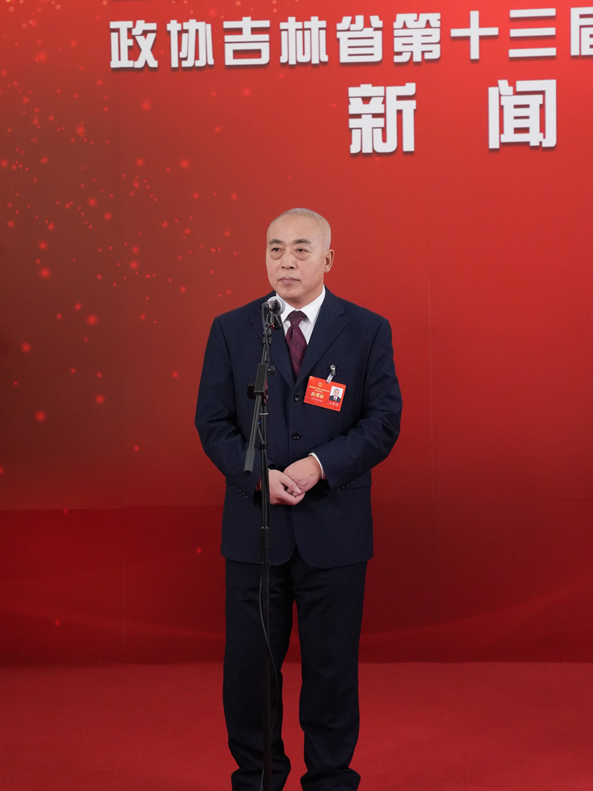 吉林省人大代表、梨樹縣農業技術推廣總站站長王貴滿。人民網記者 李洋攝