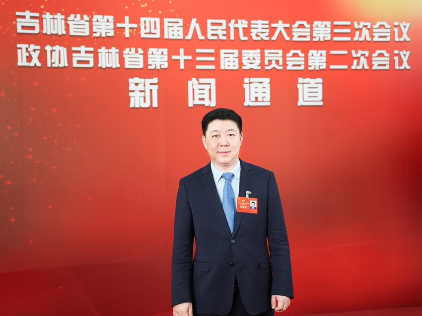 吉林省政協委員、長春工程學院人工智能技術研究院院長趙佳。人民網記者 李洋攝