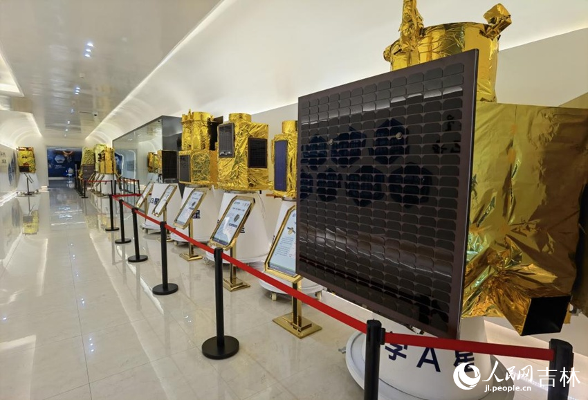 吉林一號衛星模型。人民網記者 李洋攝