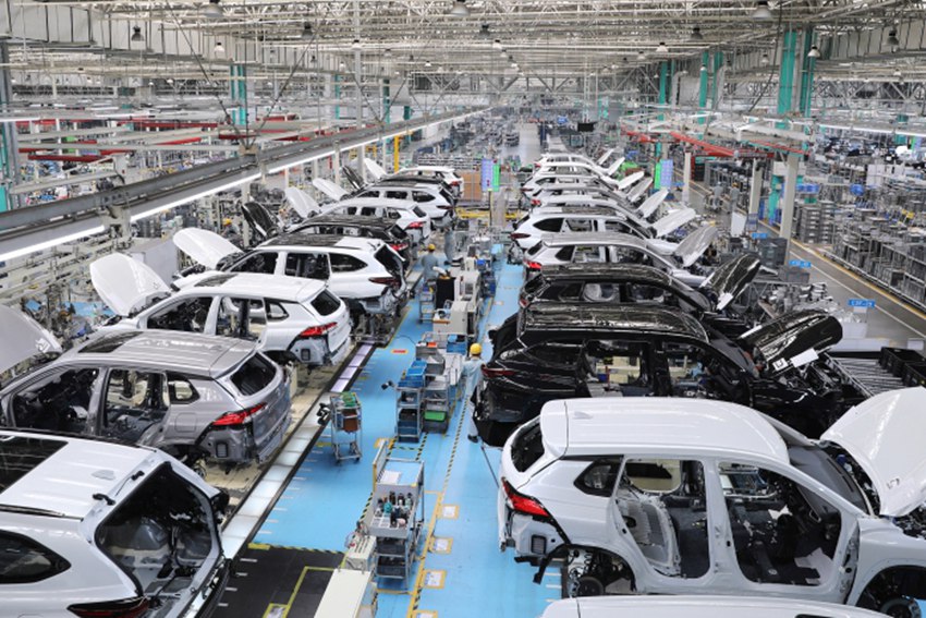 豐田生產線忙碌景象