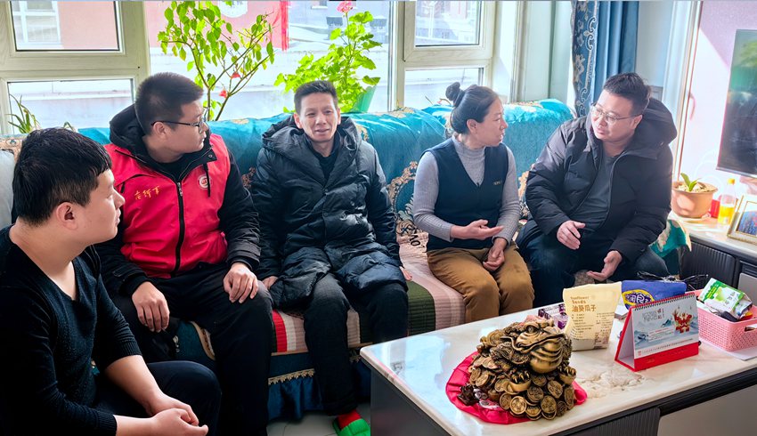 1月25日，市退役軍人事務局聯合擁軍企業走訪慰問隨部隊執行維和任務的現役軍人王子旭家庭，向家屬致以誠摯的敬意和新春的祝福。