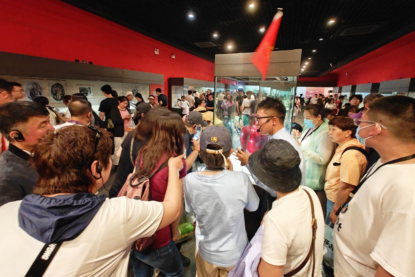 五一假期，偽滿皇宮博物院里“人從眾”。（資料圖片。吉林省博物院供圖）