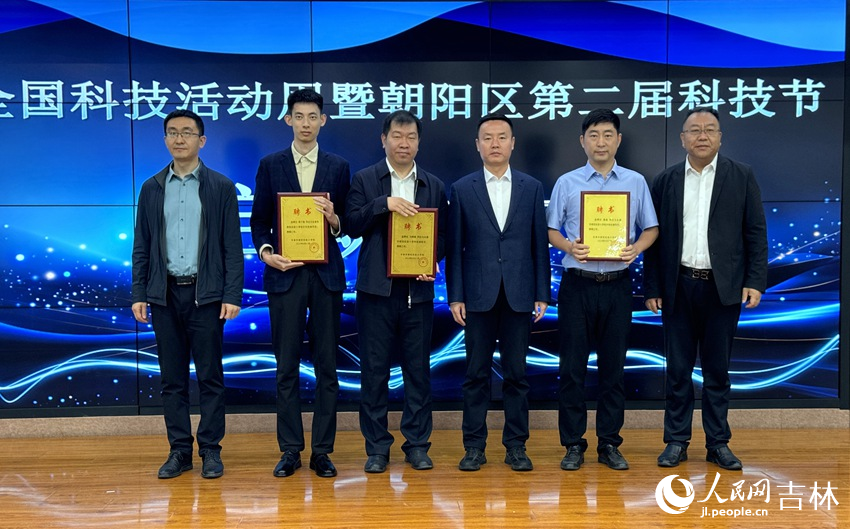 校外科技副校長及科技輔導員聘任儀式。人民網記者 李思玥攝