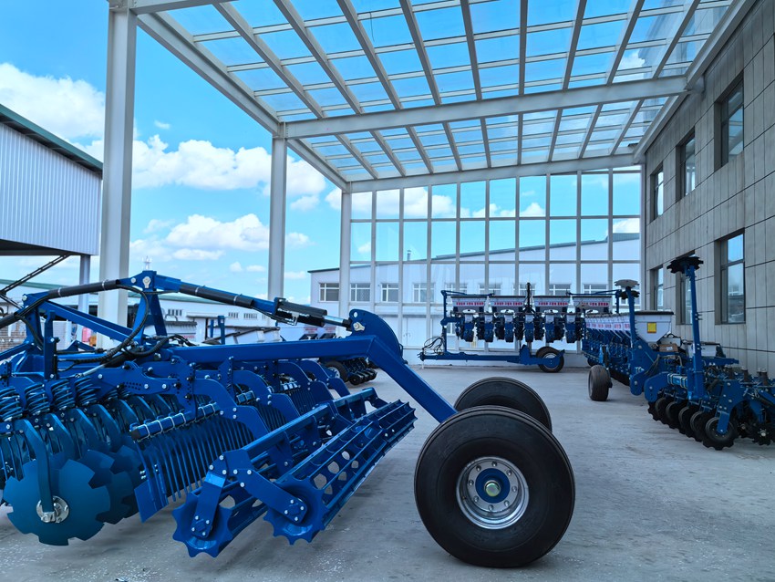吉林省康達農業機械有限公司制造的農機。人民網記者 王海躍攝