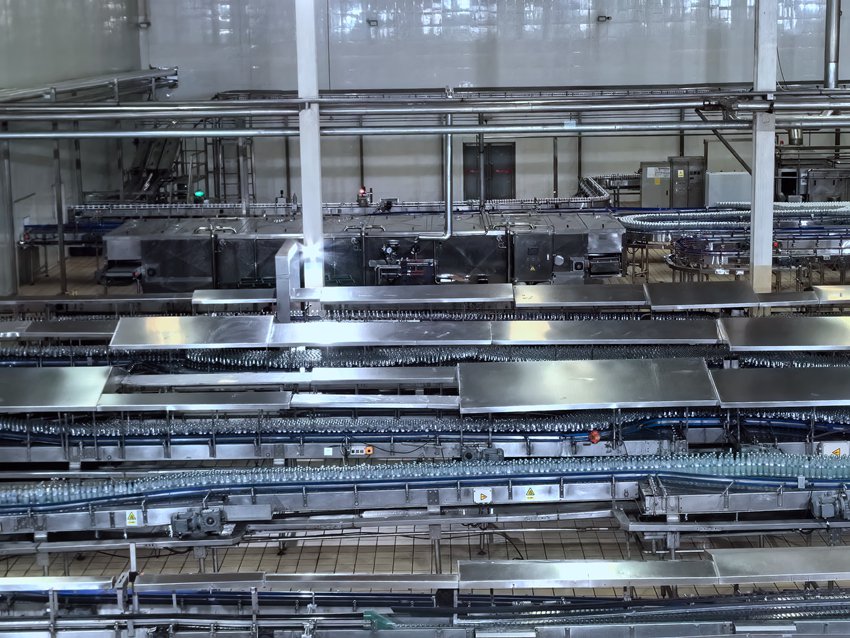 四平宏寶萊飲品股份有限公司自動化生產線。人民網記者 王海躍攝