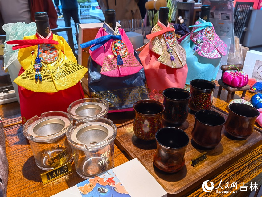 “美麗工坊”的展品充滿了濃厚的朝鮮族民俗特色。人民網記者 馬俊華攝