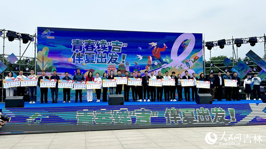 景區向高校贈送門票。人民網記者 李思玥攝