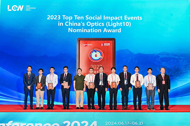 Light10提名獎獲獎團隊領獎