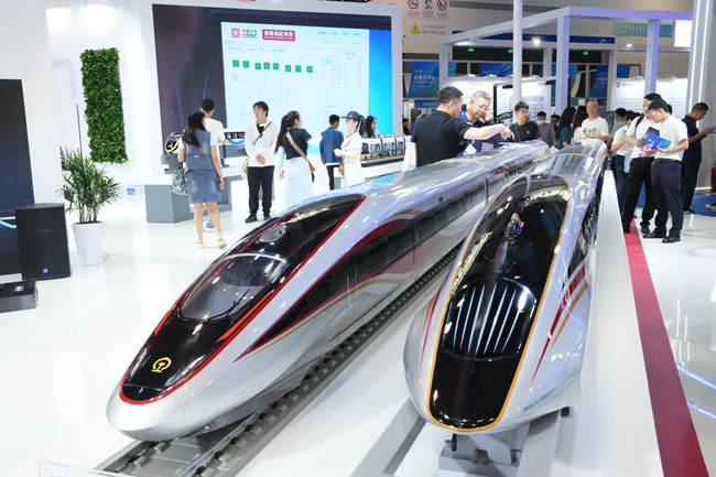 博覽會上展示的光電信息領域科技創新成果。人民網記者 李洋攝