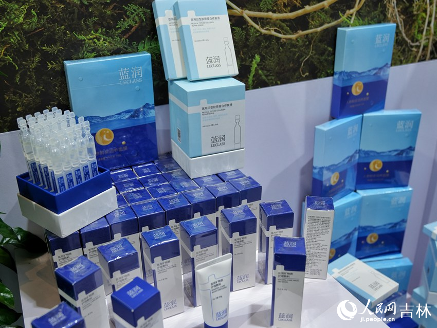 第四屆中國新電商大會現場展示的人參面膜等人參系列產品。人民網記者 李洋攝