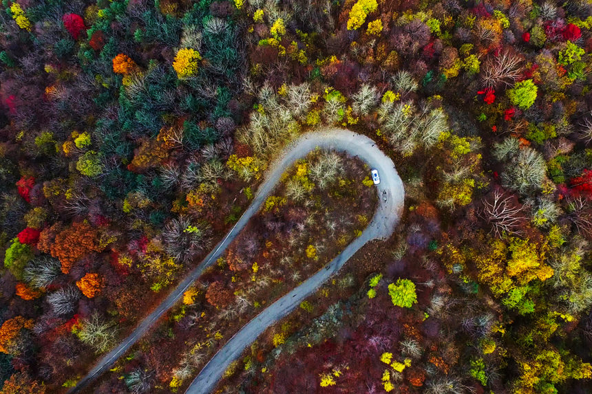 秋日的五女峰宛如一幅多彩的山水圖。通化市委宣傳部供圖