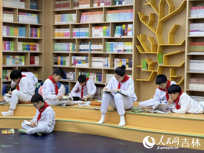 延吉市中央小學?！褒R心書屋”。人民網記者 李思玥攝