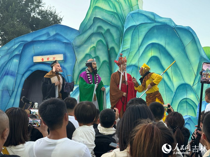 長春動植物公園“逐夢西游記系列演藝”。人民網記者 李思玥攝