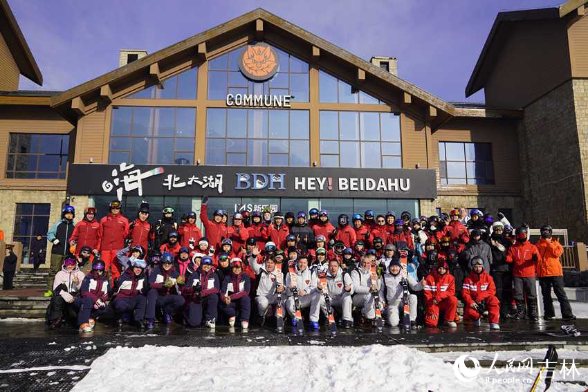 北大湖滑雪度假區“試滑周”激情“燃”冬。人民網記者 王海躍攝