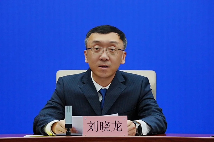 長春市南關區人民政府黨組成員、副區長劉曉龍發言。發布會現場。（長春市委宣傳部供圖）