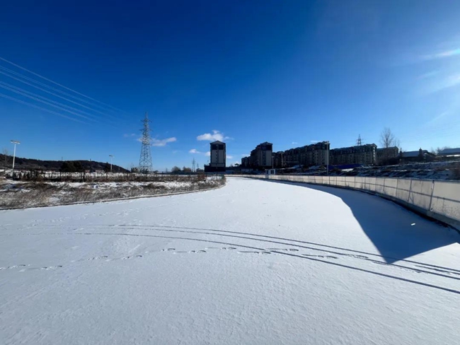 場地澆冰作業前