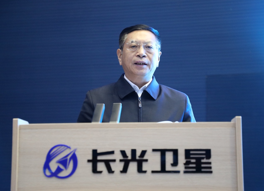 長春市委常委、副市長黃憲昱主持會議。