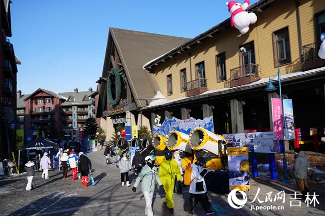 松花湖雪街。人民網記者 李洋攝