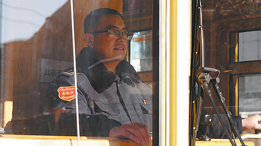 “讓每一名乘客平安到站”（“我是黨員，我在崗位”）