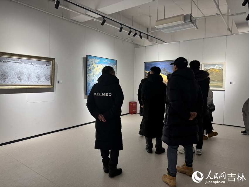 “以冰雪之名”冰雪題材美術作品邀請展。人民網記者 李思玥攝