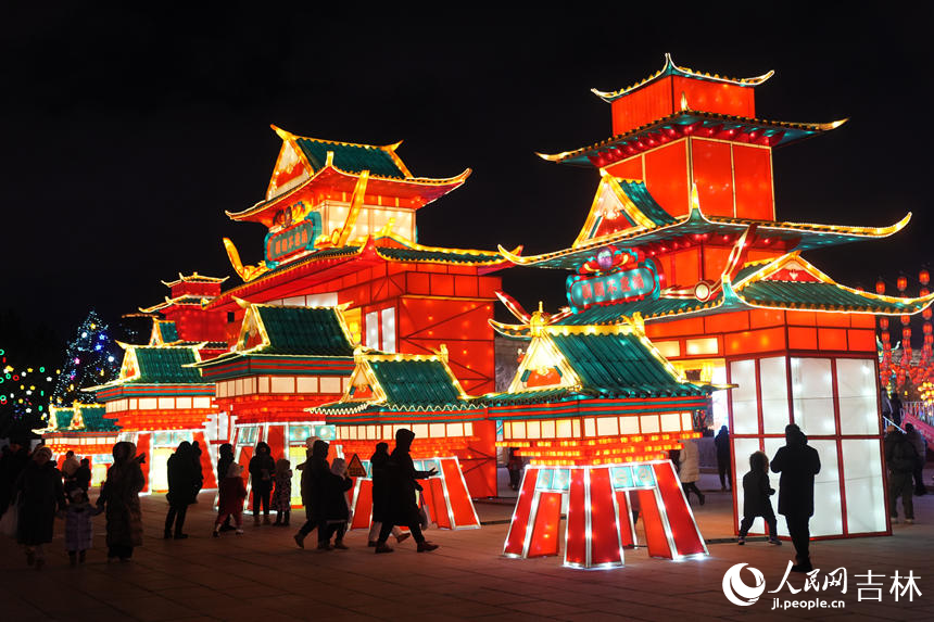 長春世界雕塑園的國潮不夜城景區。人民網記者 李洋攝