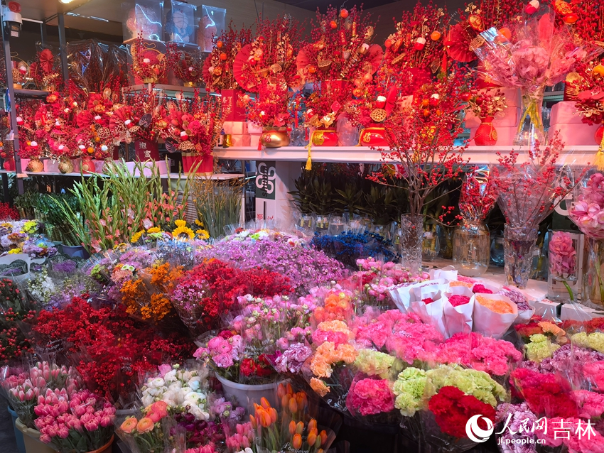 花卉市場紅紅火火年味濃。人民網記者 馬俊華攝