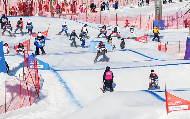 北大湖滑雪度假區國際雪聯單板滑雪障礙追逐世界杯（中國站）。
